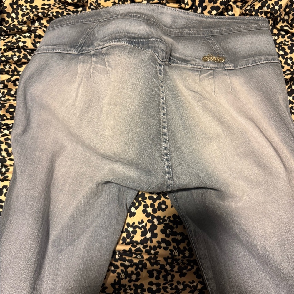 Women’s Light Wash Skinny Jeans